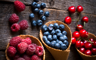 Berries icecream basket stilllife food - berry free wallpaper for desktop