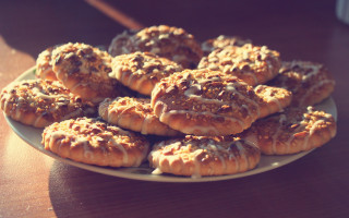 Cookies icing nuts coffee table - nuts free wallpaper