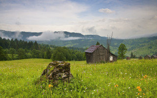 Small cabin mountains clouds flowers - free summer wallpaper for desktop