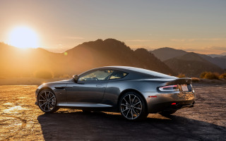 Silver sports car desert sunset - a desert area free wallpaper
