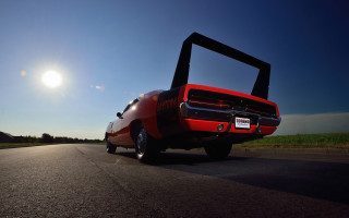 Red car large hood sun - eric taylor free wallpaper