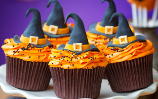 Cupcakes witches hats decorations purple - spooky free wallpaper