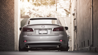 Narrow alleycar tree person vroom - a narrow alley way free wallpaper