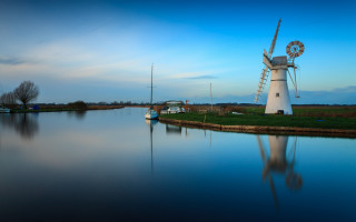 Windmill river boat tiltshift award - a windmill free wallpaper