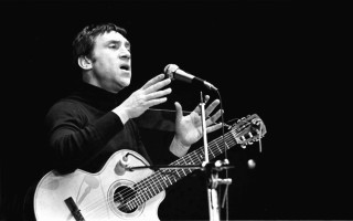 Man holding guitar standing microphone - photo free wallpaper