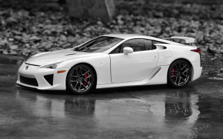 White sports car wet surface - a wet surface free wallpaper for desktop