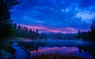 Wooden walkway lake dusk purple - a wooden walkway free wallpaper