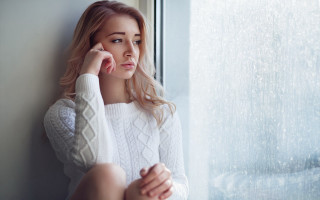 Woman window snow hand head - verdadism free wallpaper