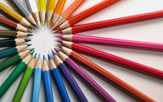 Colored pencils circle ultrafine crayon - a white center free wallpaper