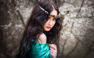 Gothic fantasy portrait green dress - bead free wallpaper