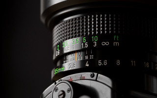 Camera lens closeup black white - f 8 aperture free wallpaper