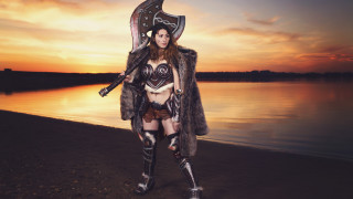 Woman beach sunset axe hat - a large axe free wallpaper