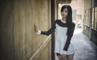 Woman wall door pose marble - the door free wallpaper