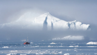 Boat mountain iceberg fog beach - volumetric free wallpaper