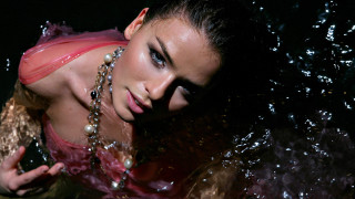 Woman pink dress water chain - a chain free wallpaper