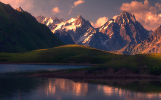 Mountain lake sunset clouds cityscape 4 - a lake in the foreground and a sunset in the background free wallpaper