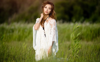 Woman white dress field bush - byeon sangbyeok free wallpaper