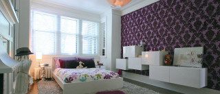 Bedroom bed with comforter pillows - blind free wallpaper