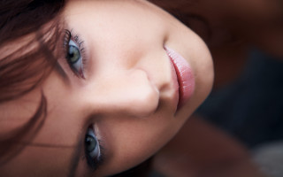 Woman blueeyes pinklips blackshirt portrait - her lip free wallpaper