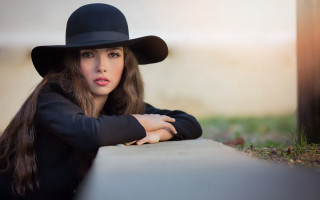 Woman hat portrait brown eyes - a black hat free wallpaper for desktop