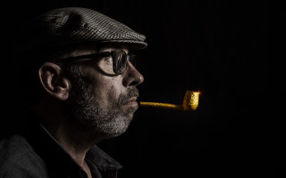 Man hat glasses smoking pipe - a hat and glasses free wallpaper