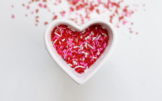 Heart bowl sprinkles pink red - sprinkle free wallpaper
