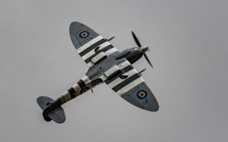 Small airplane gray sky propellers - side and a propeller free wallpaper