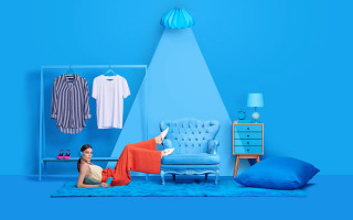 Blue woman rug chair lamp - a blue wall free wallpaper