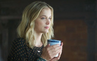 Woman coffee phone serious blonde - derek hill free wallpaper for desktop