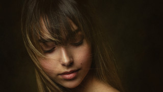 Woman longhair looking down cellphone - she free wallpaper for desktop