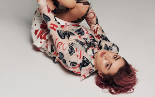 Woman crossed legs butterfly dress - butterfly free wallpaper