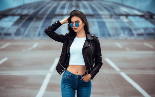 Woman blindfold parkinglot fashion eyewear - fashion photoshoot free wallpaper