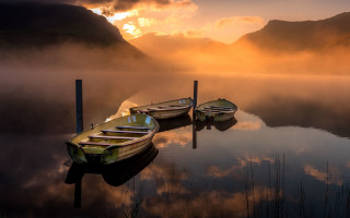 Boats mountain sunset cloudy sky - the water near a dock free wallpaper