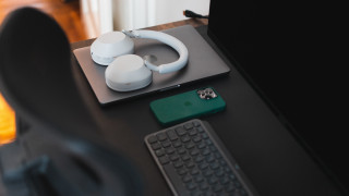 Computer desk keyboard mouse headphones - headphone free wallpaper