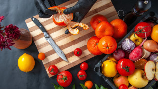 Cutting board knife tomatoes fruits - a cutting board free wallpaper