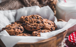 Chocolate chip cookies milk red - a table next free wallpaper for desktop