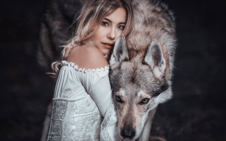 Woman white dress wolf shoulder - a wolf free wallpaper
