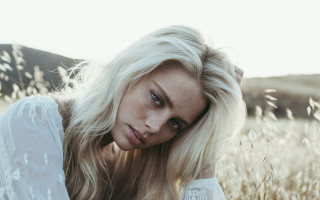 Blonde woman field tall grass 2 - evaline ness free wallpaper