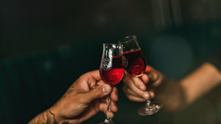 Two people wine glasses rococo - brassaï free wallpaper for desktop