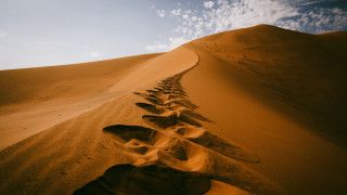 Desert footprints sky clouds mountains - amir zand free wallpaper