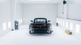 Black car white room yellow - a white room free wallpaper