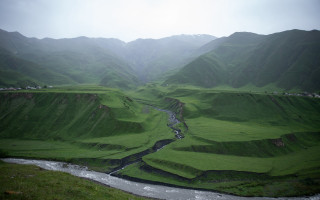 Valley river mountains cloudy sky 2 - a valley free wallpaper