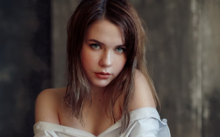 Elina karimova portrait bare shoulders - a ponytail free wallpaper for desktop