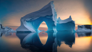 Iceberg sunset reflection matte beach - a large iceberg free wallpaper