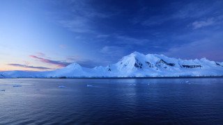 Snowy mountain lake icebergs birds - iceberg free wallpaper
