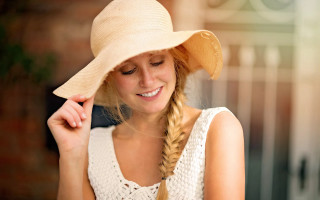 Woman smiling hat cellphone blonde - her cell phone free wallpaper