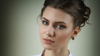 Woman white shirt necklace photorealistic - shaded free wallpaper