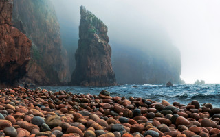 Rocky beach land art puzzle - a rocky beach free wallpaper for desktop
