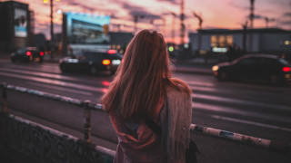 Woman bridge dusk city bokeh - traffic free wallpaper