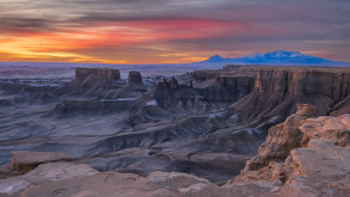 Mountain range sunset foreground snow - a sunset in the background and a mountain range in the foreground free wallpaper